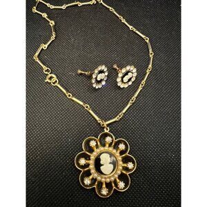 Vintage 1950'S Pegasus Coro Cameo Necklace and earrings demi parure